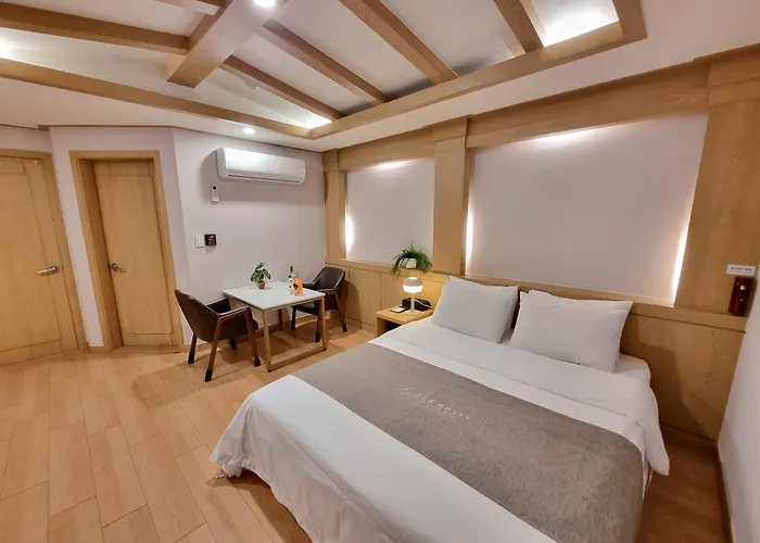 Lex Tourist Hotel 2*